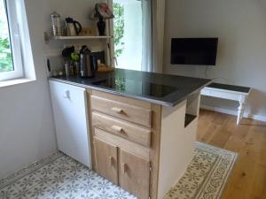 Una cocina o cocineta en Gästezimmer Am Hüstert