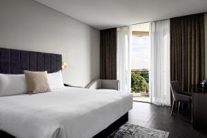 Krevet ili kreveti u jedinici u okviru objekta Crowne Plaza Sydney Burwood, an IHG Hotel