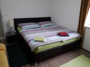 Cama ou camas em um quarto em APARTMENT Top1, 2 Schlafzimmer 3 Betten BESTROOMS eU