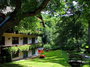 Kebun di luar Landhotel Pfrondorfer Mühle