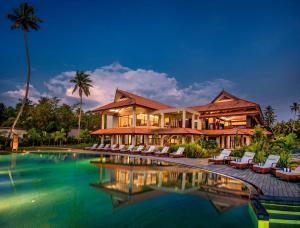 La alberca dentro o cerca de Niraamaya Wellness Retreats Backwaters And Beyond Kumarakom