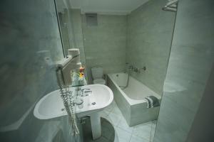 Hotel Olympos tesisinde bir banyo