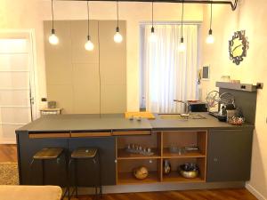 Una cocina o kitchenette en Kindness art apartment in historic center