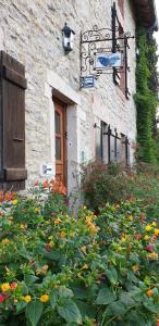 En have udenfor B&B Des Histoires d'Anges - Côté Jardin - Accueil Vélo