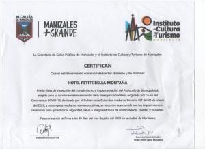 Um certificado, prêmio, placa ou outro documento exibido em Hotel Bella Montaña