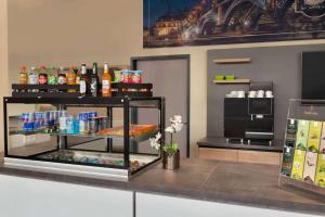 Lounge atau bar di Super 8 by Wyndham Mainz Zollhafen