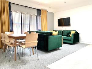 Oleskelutila majoituspaikassa Premium Apartments Thatcham Broadway