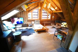 Uma área de estar em chalet coup de coeur+véhicule 4*4 ; 9 places à dispo