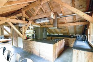 A cozinha ou cozinha compacta de chalet coup de coeur+véhicule 4*4 ; 9 places à dispo