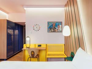 Cama ou camas em um quarto em Ibis Styles Madrid City Las Ventas