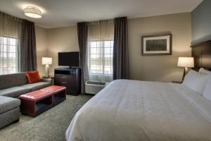 Lova arba lovos apgyvendinimo įstaigoje Staybridge Suites - Rock Hill, an IHG Hotel