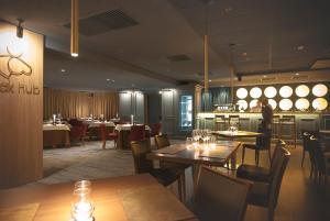 Restaurant ou autre lieu de restauration dans l'établissement Ramada by Wyndham Oradea