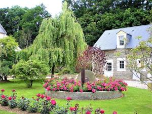 Vrt u objektu Hôtel Le Manoir De Mathan Crépon à la campagne 5 mn d'Arromanches et 10 mn de Bayeux