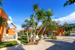 Un jardín fuera de Navigator Villas - Houses