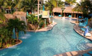 Басейн в Margaritaville Beach Resort Nassau або поблизу