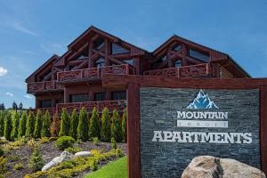 Mountain Resort Residences في زديار: علامة أمام علامة منتجع جبلي