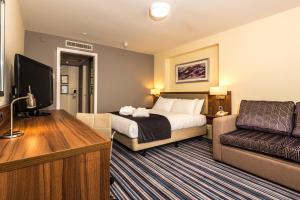 Uma TV ou centro de entretenimento em Holiday Inn Haydock by IHG