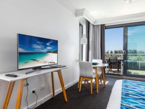 TV at/o entertainment center sa Sebel Harbourside 301 Kiama