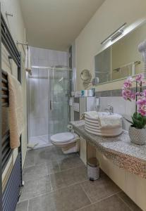 Un baño de Wellnesshotel deine Auszeit, Adults only