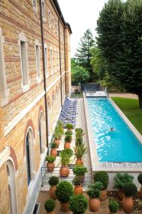 Piscina a Fourvière Hôtel o a prop