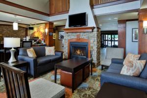 Гостиная зона в Staybridge Suites Louisville - East by IHG