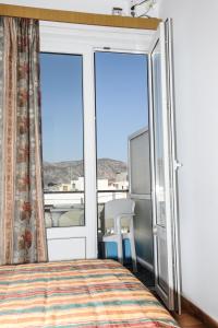 Una cama o camas en una habitación de Hotel Karpathos