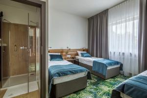 Una cama o camas en una habitación de Bloom Hotel Airport Okęcie