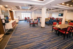 תמונה מהגלריה של Holiday Inn Express Hotel & Suites-Hinton, an IHG Hotel בהינטון