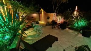 O grădină în afara Cottage Grove Homestay rooms