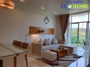 Khu vực ghế ngồi tại The Muine Eco Home