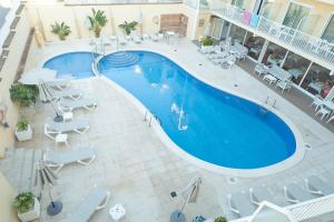 A piscina localizada em Hotel S'Agoita ou nos arredores