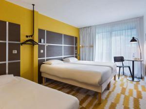 Cama ou camas em um quarto em ibis Styles Massy Opéra