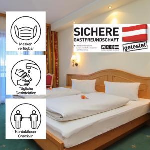 Tempat tidur dalam kamar di Hotel Tiroler Adler Bed & Breakfast