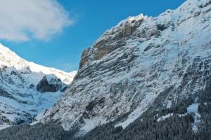 Ein allgemeiner Bergblick oder ein Berglick von des Gasthauses aus