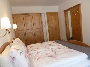 a bedroom with a bed and a lamp and cabinets at Appartement Gurgl in Obergurgl