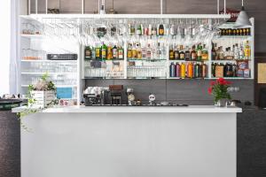 een bar met een bar met veel alcohol bij Garni Hotel 31 in Spišská Nová Ves