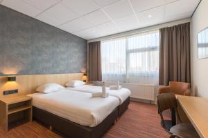 Tempat tidur dalam kamar di Best Western Amsterdam