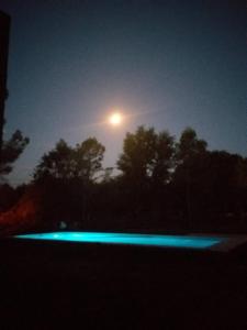 The swimming pool at or close to Hostal El Algarrobo