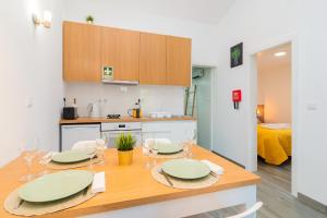 A kitchen or kitchenette at Casa do Loureiro 1 - Seia - Serra da Estrela