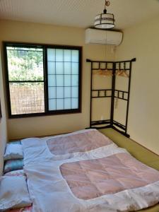 A bed or beds in a room at Guesthouse Engawa