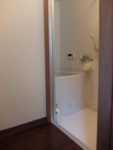 A bathroom at Guesthouse Engawa