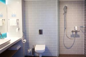 Un baño de Holiday Inn Express - Sindelfingen, an IHG Hotel