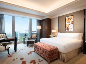 Fairmont Chengdu में एक कमरे में एक या कई बेड