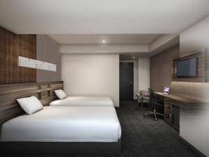 Кровать или кровати в номере Smile Hotel Shin-osaka