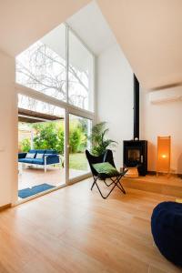 Seating area sa Casa con gran jardín cerca de la playa - BAIX 5 personas