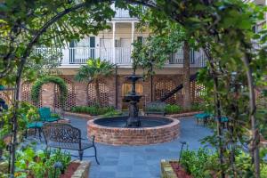 Κήπος έξω από το Best Western Plus French Quarter Courtyard Hotel