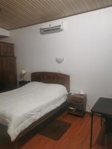 Tempat tidur dalam kamar di Hotel Vale's