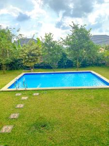 Kolam renang di atau di dekat AL Marina Resort