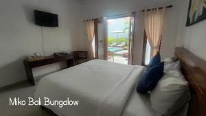 Cama ou camas em um quarto em Miko Bali Bungalow