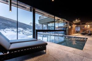 Басейн в или близо до Hotel Niblea Dolomites